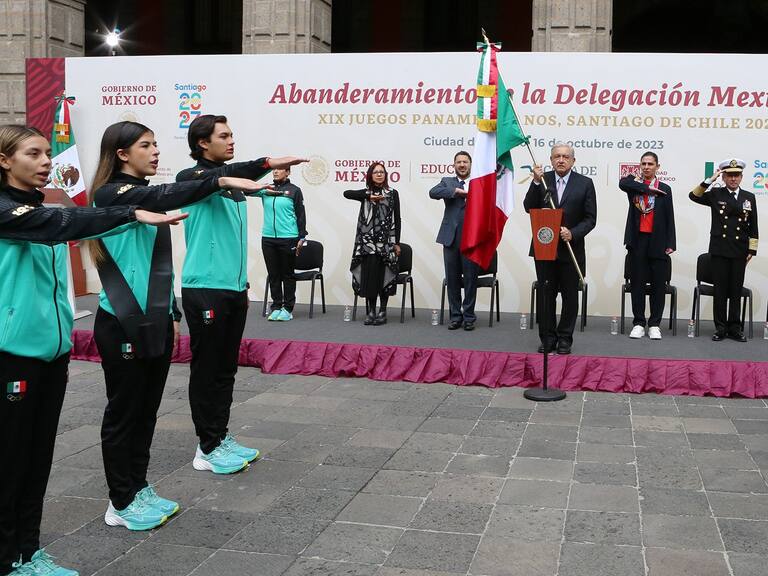 AMLO encabeza abanderamiento de la delegación mexicana que participará en los Juegos Panamericanos / FOTO: @CONADE